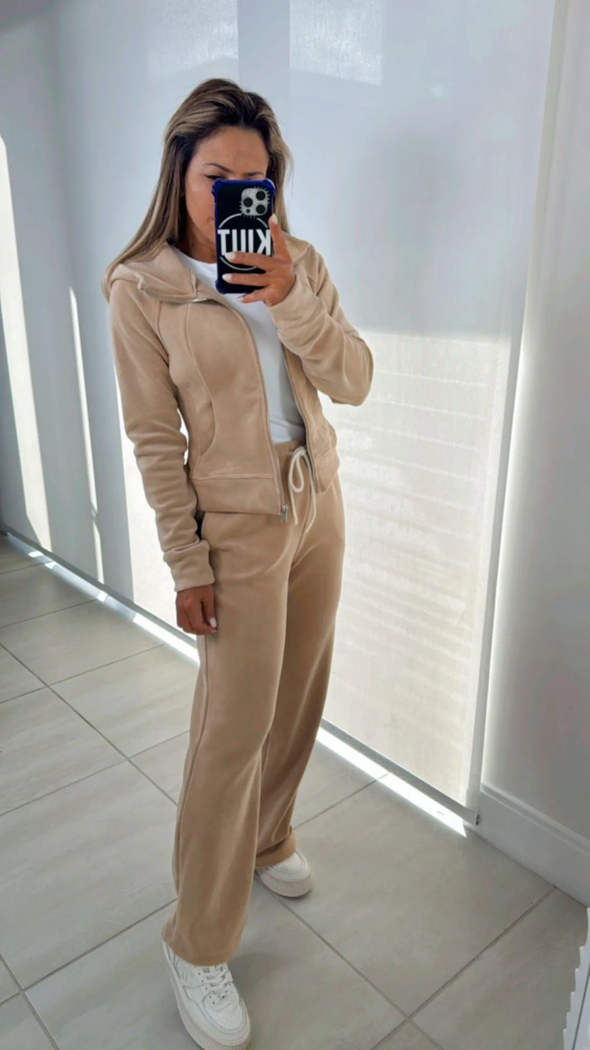 LAR2 Cozy soft hoodie and sweatpants set