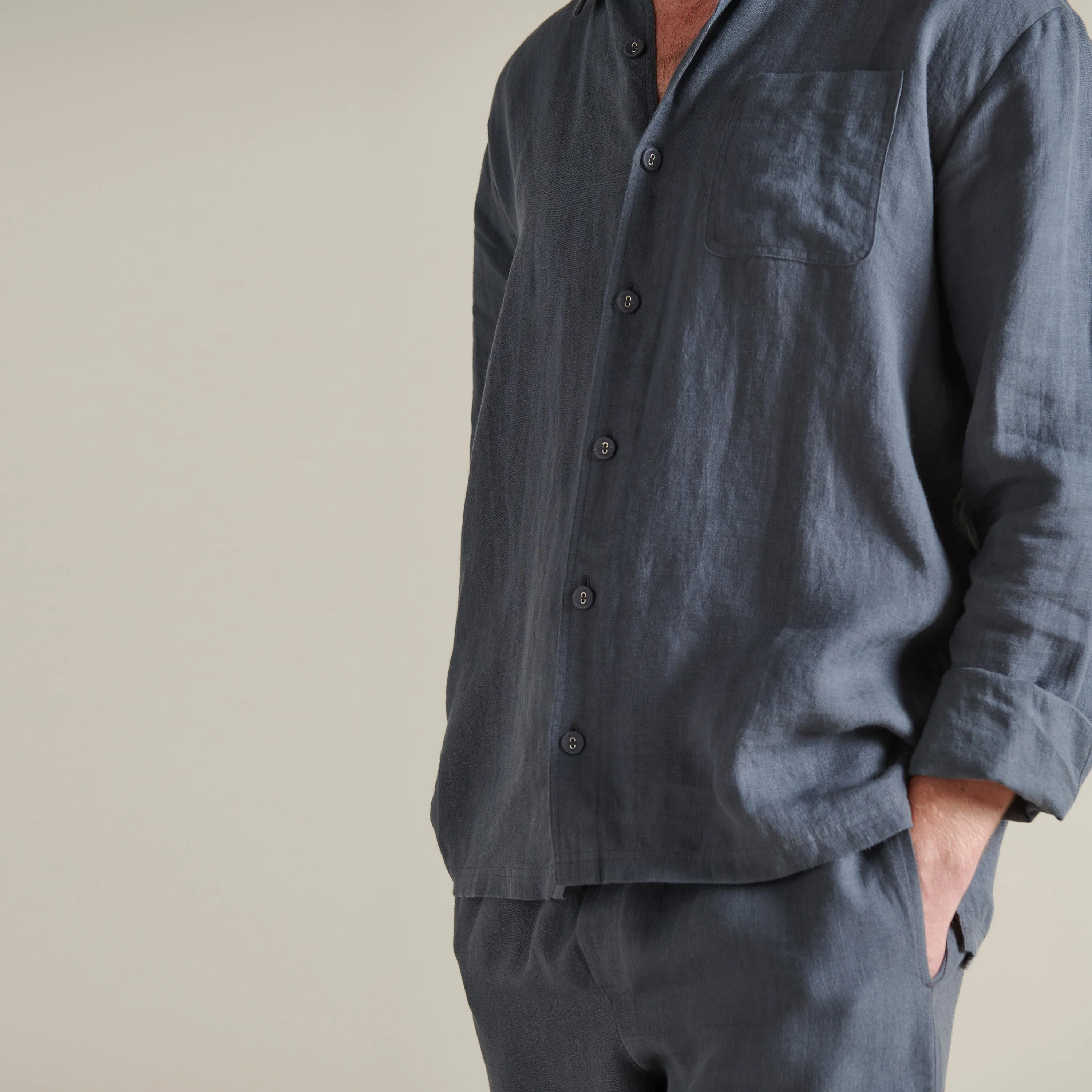 The Men's Linen Shirt - Ink