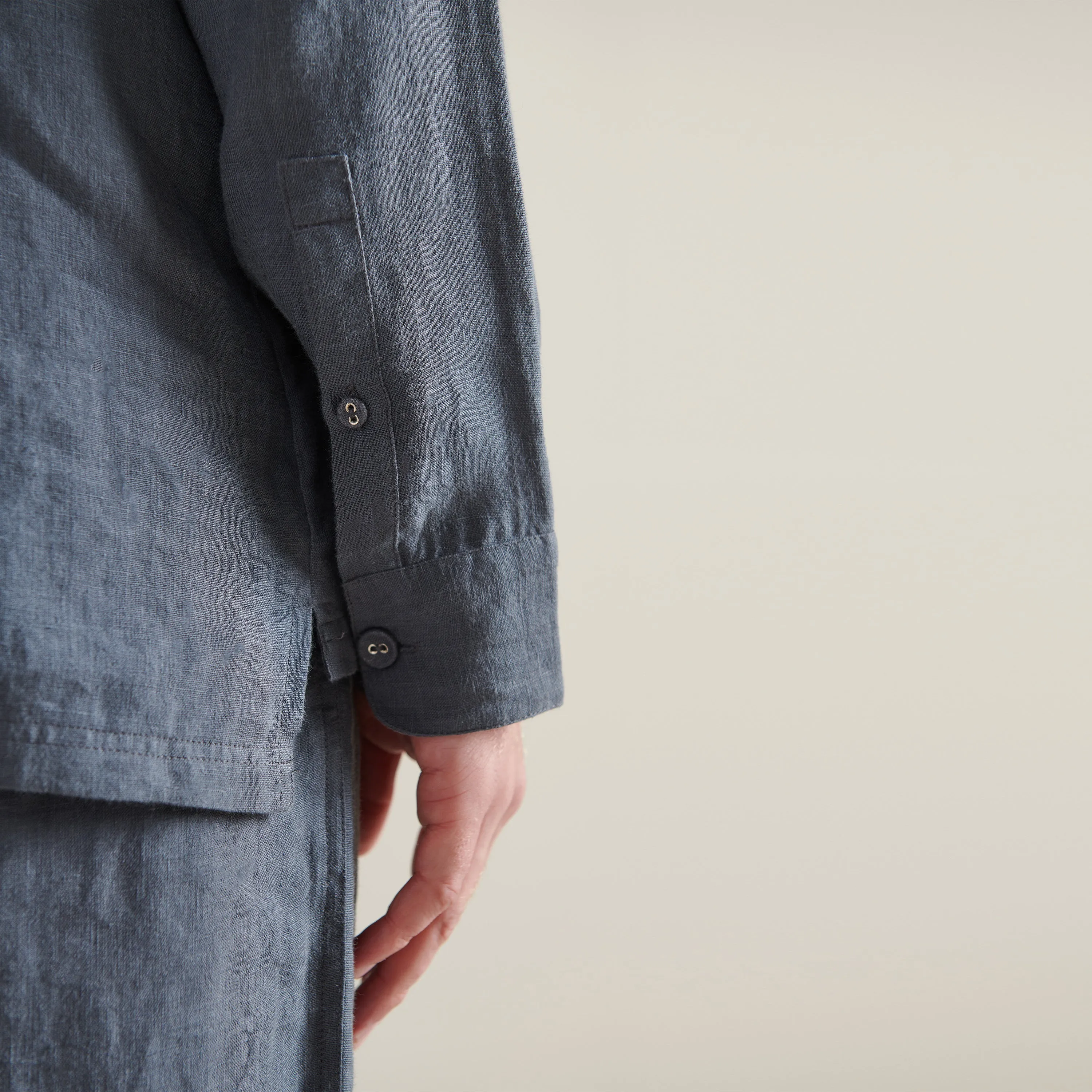 The Men's Linen Shirt - Ink